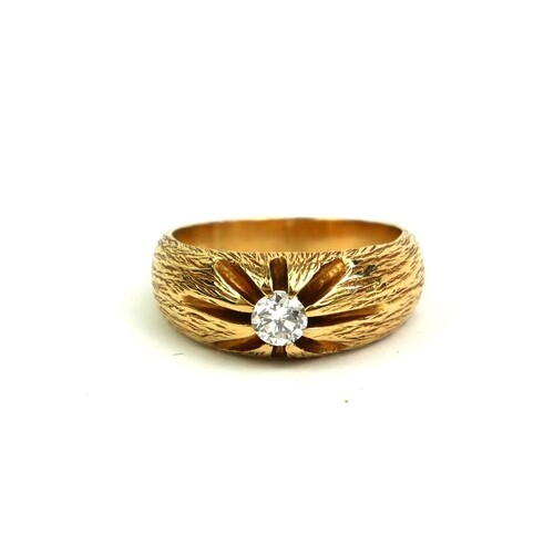 A VINTAGE 14CT GOLD AND DIAMOND GENT’S SIGNET RING The singl...
