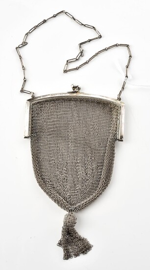 A VINTAGE AMERICAN MESH PURSE IN SILVER, STAMPED ALPACCA, MADE IN USA, TOTAL WEIGHT 114GMS