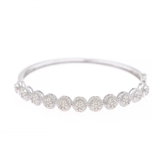 A diamond bangle set with numerous brilliant-cut diamonds weighing a total of app. 1.79 ct., mounted in 18k white gold. Diam. app. 5.6×4.8 cm.
