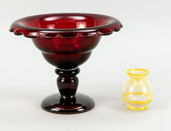 A footed bowl, 20th c., rounde