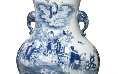 SOLD. A large Chinese lidded blue and white hu vase. Late Qing c. 1900 H. 49 cm. – Bruun Rasmussen Auctioneers of Fine Art