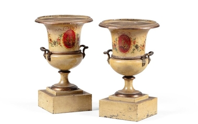 A pair of lacquered tole Campana vases, circa 1820-1830 | Paire de vases Campana en tôle laquée, vers 1820-1830
