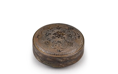 A silver 'deer' box and cover, Tang dynasty 唐 銀鏨瑞鹿寶相花紋蓋盒