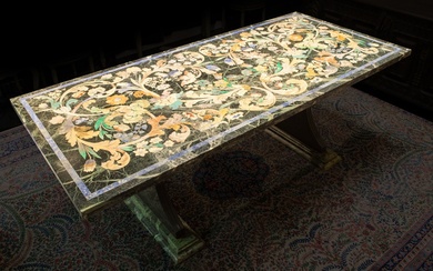 ADC mooie vrij grote, Italiaanse vintage tafel met een blad in marmer...