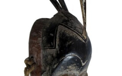 Afrique. Ce très beau masque Guro s'inscrit dans l'un des corpus les plus emblématiques de...