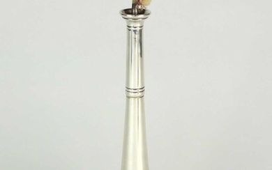 An Edwardian Goldsmiths and Silversmiths Co Ltd silver table lighter in the form of a hunting horn