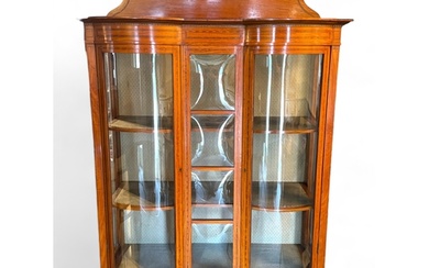 An Edwardian satinwood double bowfront display cabinet / vit...