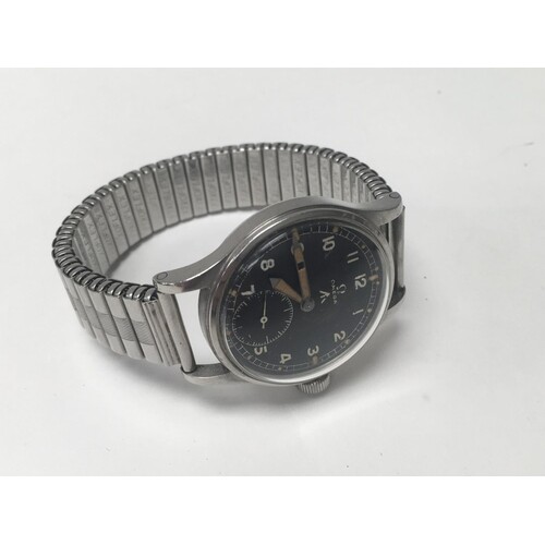 An Omega military issue gents watch with black dial, movemen...