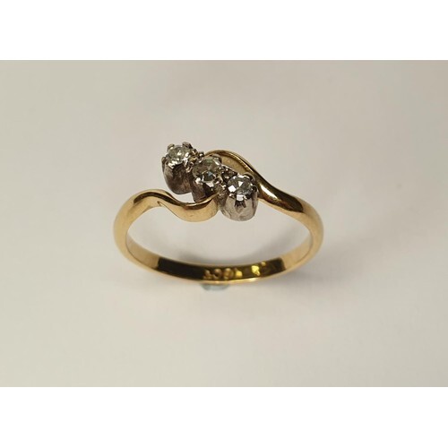 Antique 18ct Gold and Diamond 3 Stone Ring, Size: O 1/2