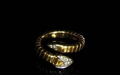 Bague serpent en or jaune ornée de diamants. Tour... - Lot 202 - Métayer-Mermoz Maison de Ventes aux Enchères Nevers