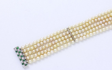 Bracelet composé de 5 rangs de perles de...