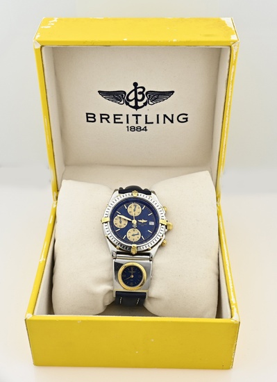 Breitling Chronomat, or et acier, avec UTC. La montre est équipée d'un bracelet en cuir...