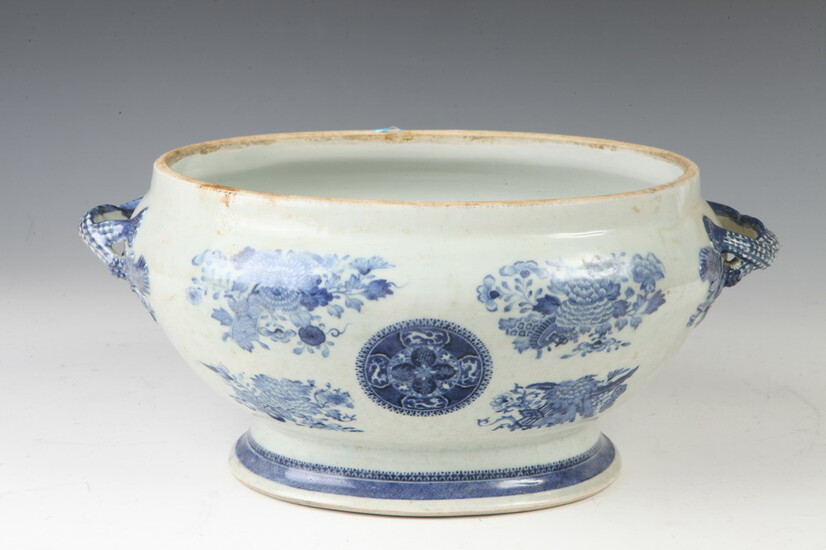 CHINESE EXPORT "BLUE FITZHUGH" PORCELAIN OVAL TUREEN. lacking cover -...