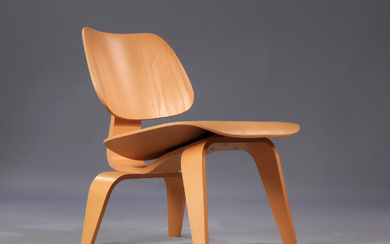 Charles Eames. Armchair, model 'LCW Plywood Chair' in ash