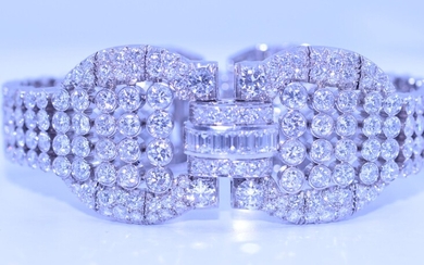 Chaumet bracelet unique marqué Chaumet or blanc 18ct. avec 310 brillants et 14 diamants taille...
