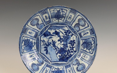 China, blue and white 'kraak porselein' dish, Wanly period (1573-1619)