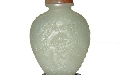 Chinese Mughal Style Jade Snuff Bottle, 18th Century