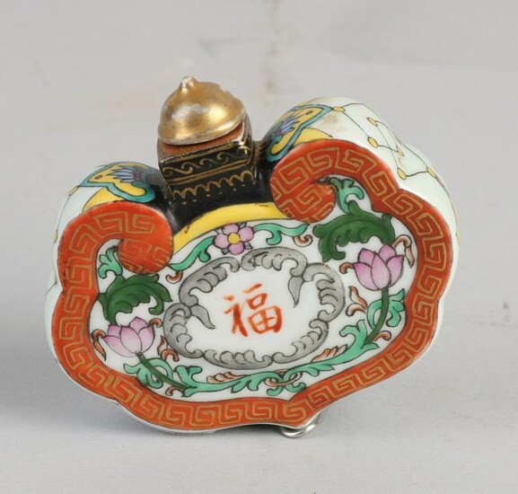 Chinese porcelain snuff bottle with floral / gold and