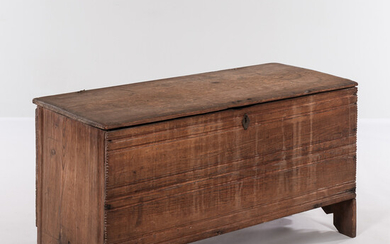 Crease-molded Pine Six-board Chest