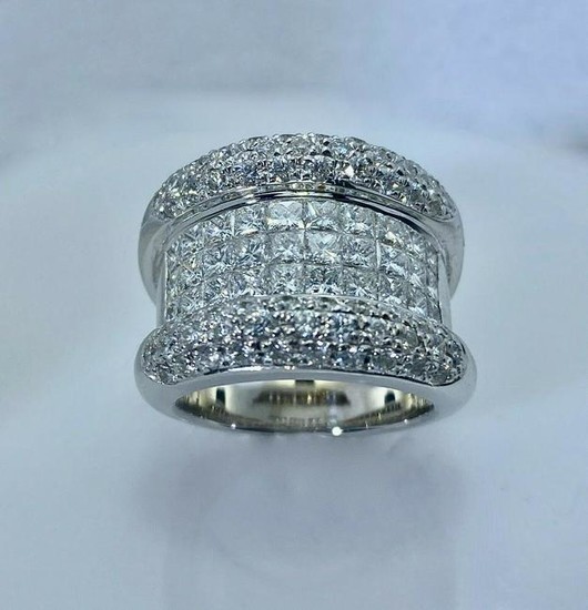Diamond White Gold Ring 3.35 carat