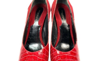 Donna Karan Collections Red Crocodile and Suede Pump Heels Shies Size 38