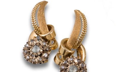 EARRINGS, 1940S, IN YELLOW GOLD AND DIAMONDS