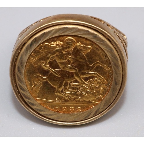 ER.II 1982 half sovereign mounted in 9ct yellow gold ring, s...
