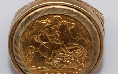 ER.II 1982 half sovereign mounted in 9ct yellow gold ring, s...