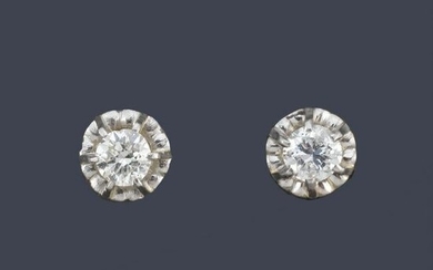 Earrings diamond-cut of approx. 0.45 ct in total in 18K