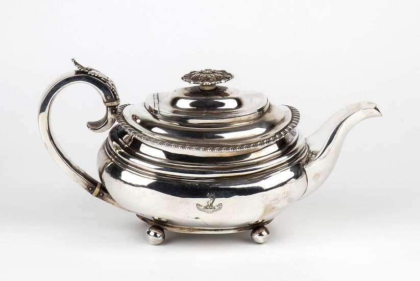 English sterling silver Georgian tea pot - London 1823,...