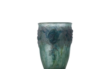 François-Emile DECORCHEMONT (1880-1971) Vase modèle « 11 Trois masques lauriers rubans», en pâte de verre...