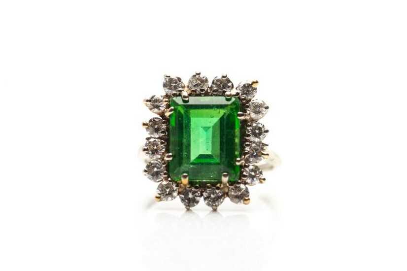 GREEN DOUBLET COCKTAIL RING WITH DIAMONDS, 4.4g