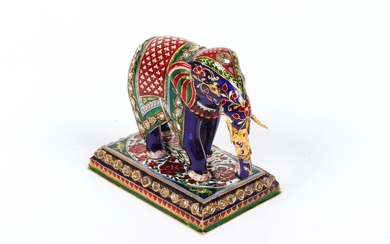 Gold elephant of more than 21.6 karat absolutely...