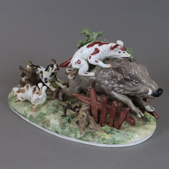 Groupe d'animaux "Sauhatz" - porcelaine avec peinture polychrome, scène de chasse avec sanglier attaqué par...