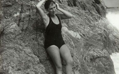 Henriette Theodora Markovitch, dite Dora MAAR 1907 - 1997 Dora Maar contre un rocher face à la mer, c. 1930-1935