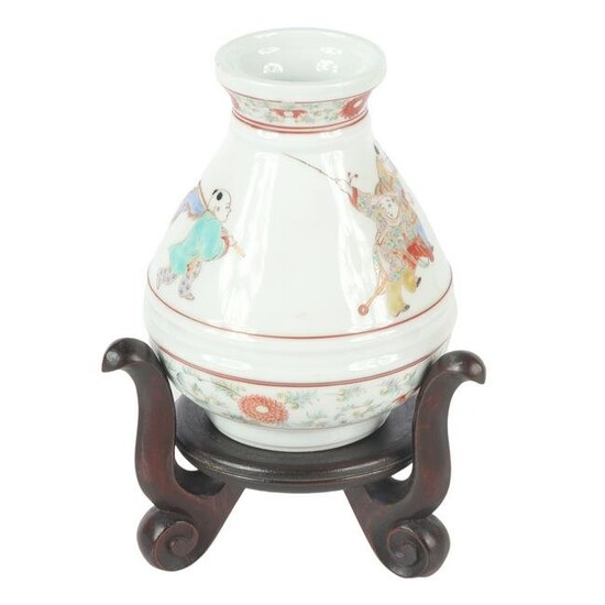 Japanese Kakiemon decorated porcelain vase with figural