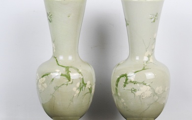 Jerome MASSIER fils à Vallauris: Paire de vases en céramique craquelé verte H: 29 cm...