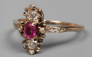 Lady's ring with ruby and diamonds