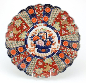 Large Japanese Imari porcelain fluted charger, hand painted ...