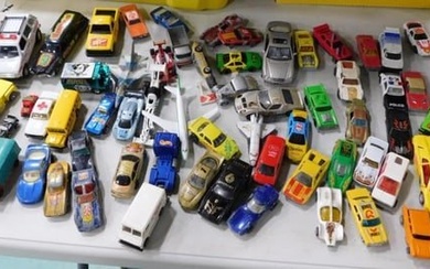 Large Lot of assorted Toy cars - Matchbox / Hot Wheels type, etc.