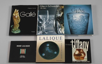 Lot de livres spécialisés sur l'art du verre six pièces, comprenant : Glas in Schweden...