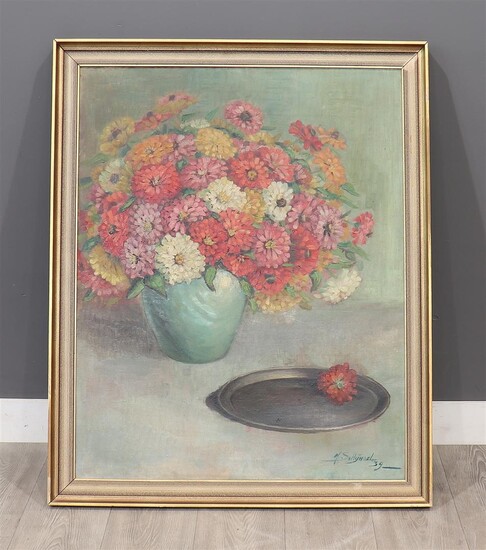 Maria Louisa van Schijndel (1914-1983), gesign. r.o., stilleven met bloemen in vaas,...