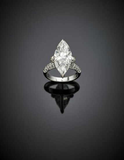 Marquise ct. 5.02 diamond white gold ring, round