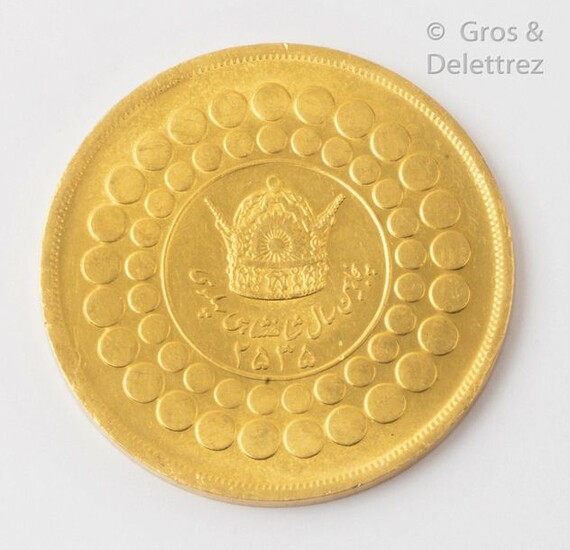 Medal in yellow gold. Iran. Diameter: 5cm. P. 81.5g.