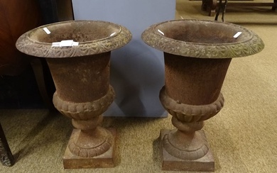 Meuble: Paire de vasques de jardin anciennes en fonte modèle Médicis H:56x38cm