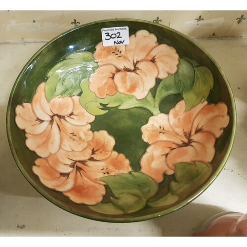Moorcroft large bowl, Hibiscus pattern on green ground, 26cm...