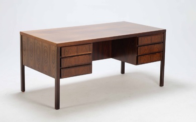 Omann Junior: Freestanding rosewood desk, model 77