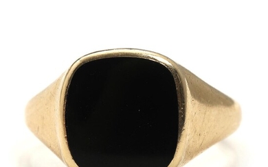SOLD. Onyx ring set with onyx, mounted in 14 k gold. Size 63. Weight app. 5 g. – Bruun Rasmussen Auctioneers of Fine Art
