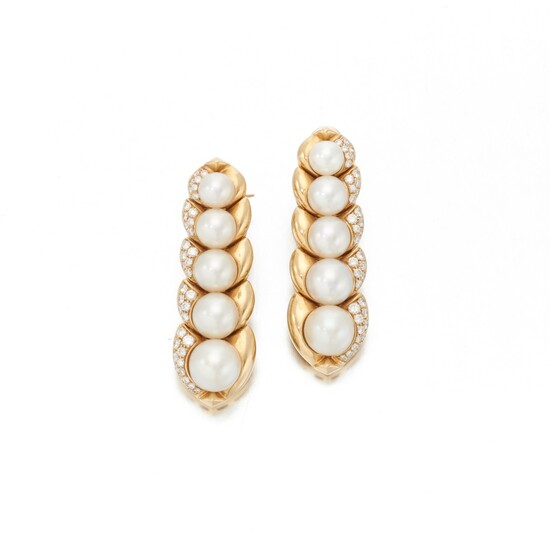 Pair of cultured pearls and diamonds earrings (Paio di orecchini con perle coltivate e diamanti), Bulgari
