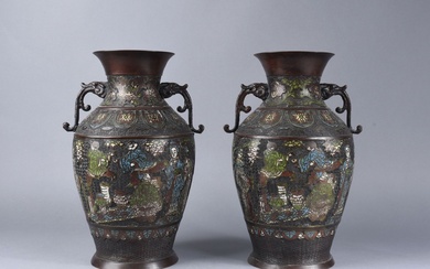 Paire de vases en bronze patiné brun et émaux champlevés à décor de personnages et...